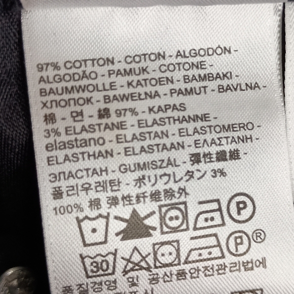 Levi's Raw Hem Midi Short in Black - Picture 9 of 9